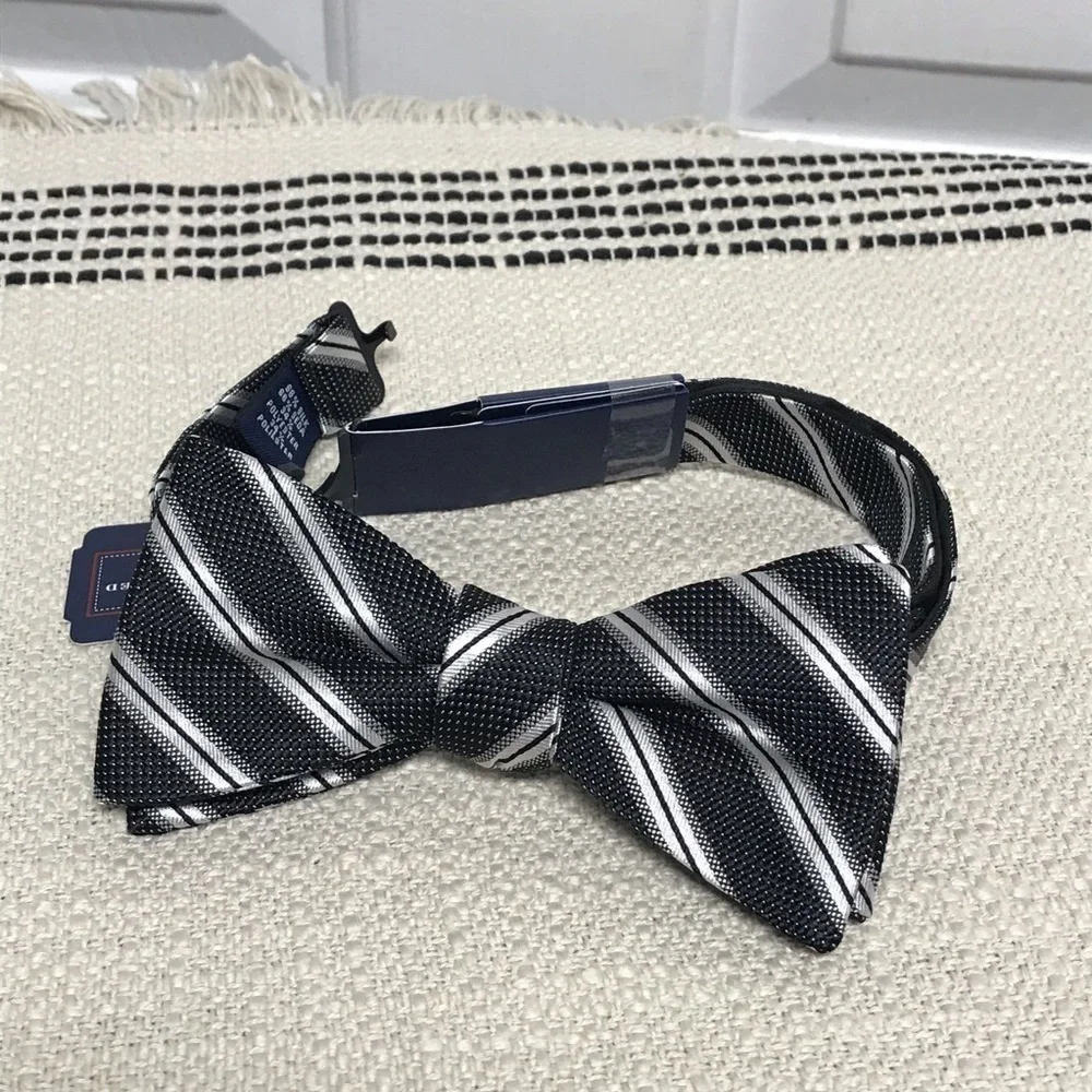 NWT SADDLEBRED / Black with white stripe Bow tie
